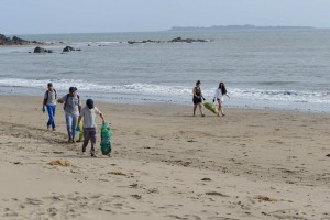 beach cleanup for web25